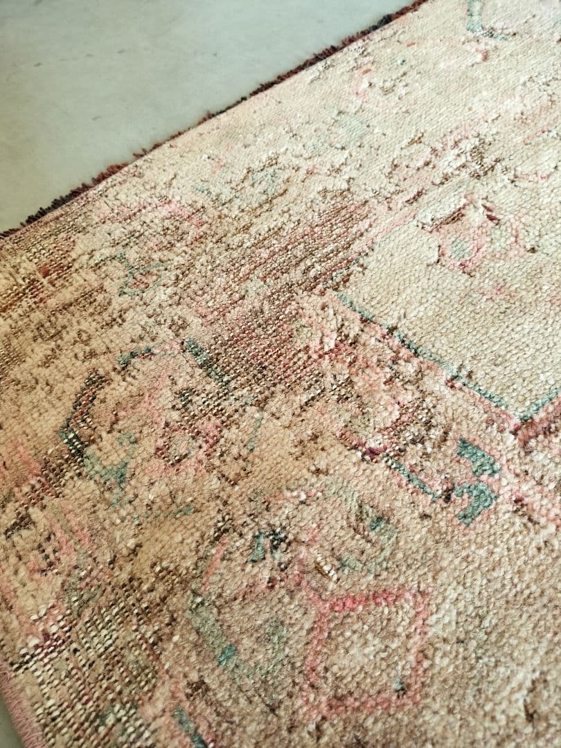 くすみローズピンクとベージュのヴィンテージトルコラグ　No.723