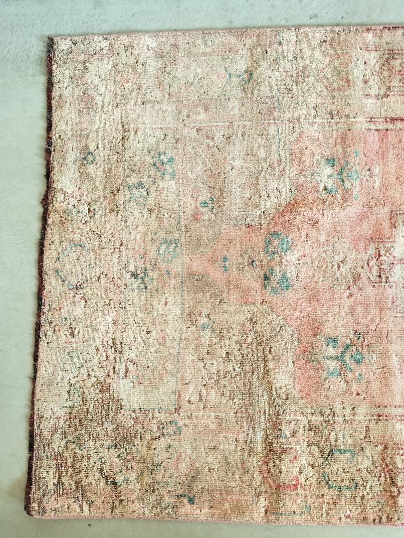 くすみローズピンクとベージュのヴィンテージトルコラグ　No.723