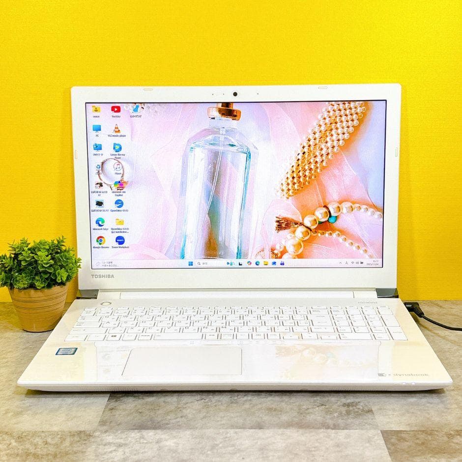 きれいな白❣ 新品SSD480✨カメラ付き ブルーレイ フルHD 薄型Win11