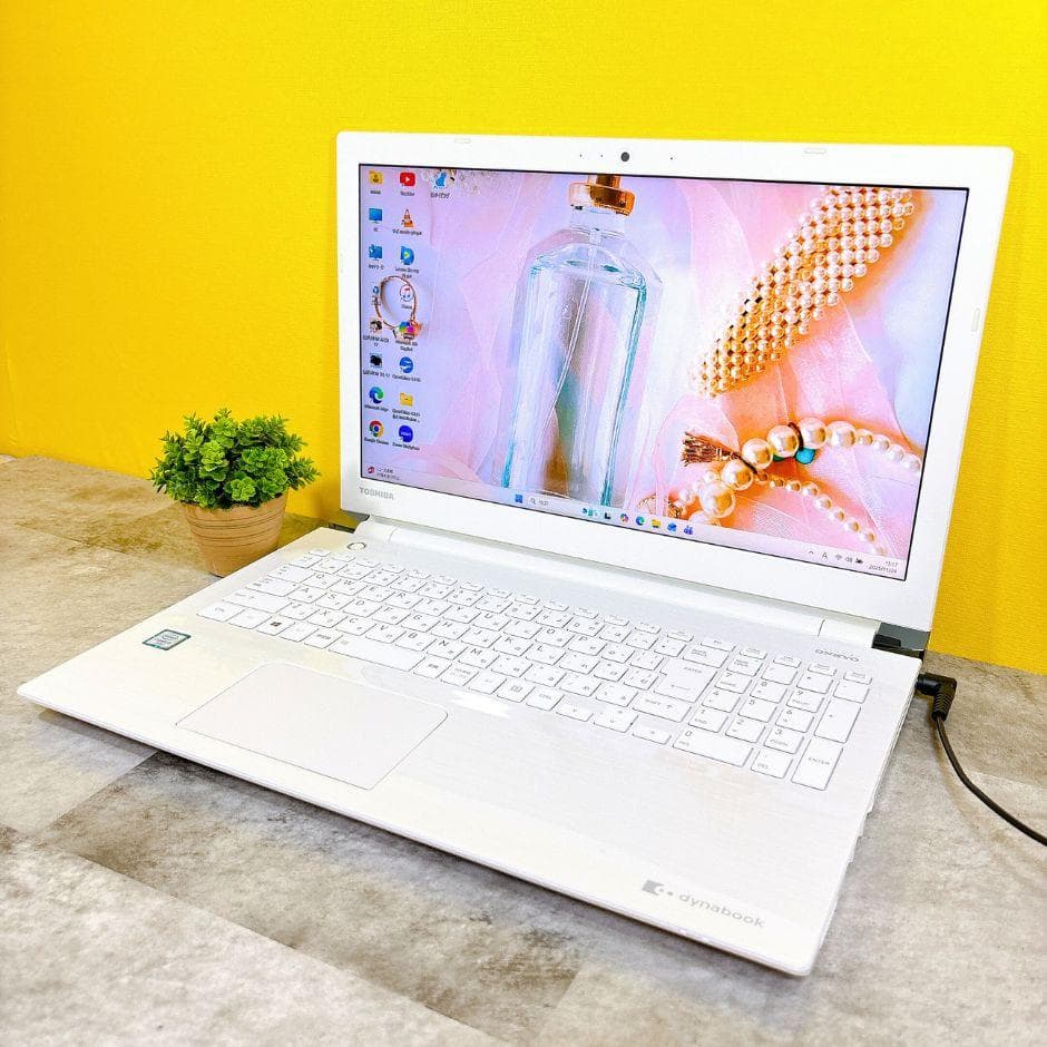 きれいな白❣ 新品SSD480✨カメラ付き ブルーレイ フルHD 薄型Win11