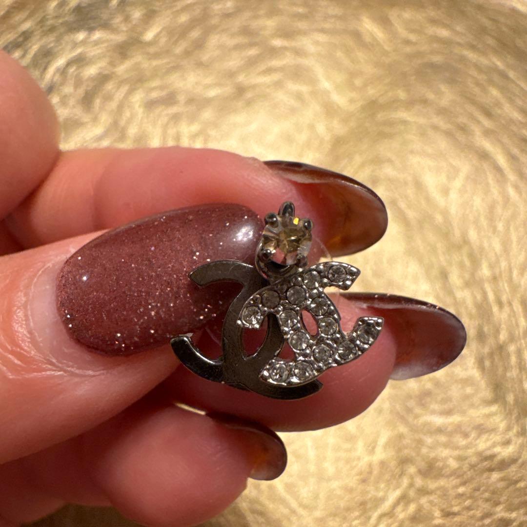 シャネル シルバー CCロゴ　ピアス(片耳用) ラインストーン付