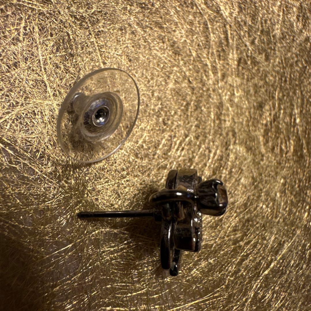 シャネル シルバー CCロゴ　ピアス(片耳用) ラインストーン付