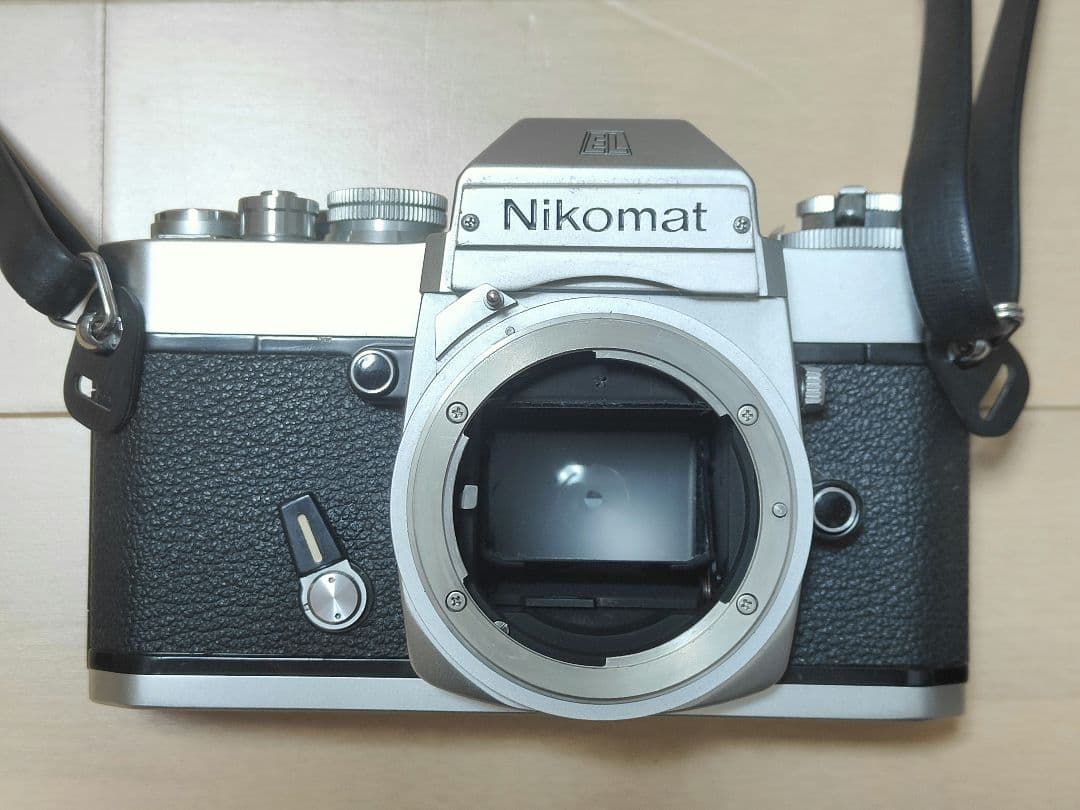 Nikomat EL フィルム一眼レフカメラ、 レンズ、ストロボ　3点セット