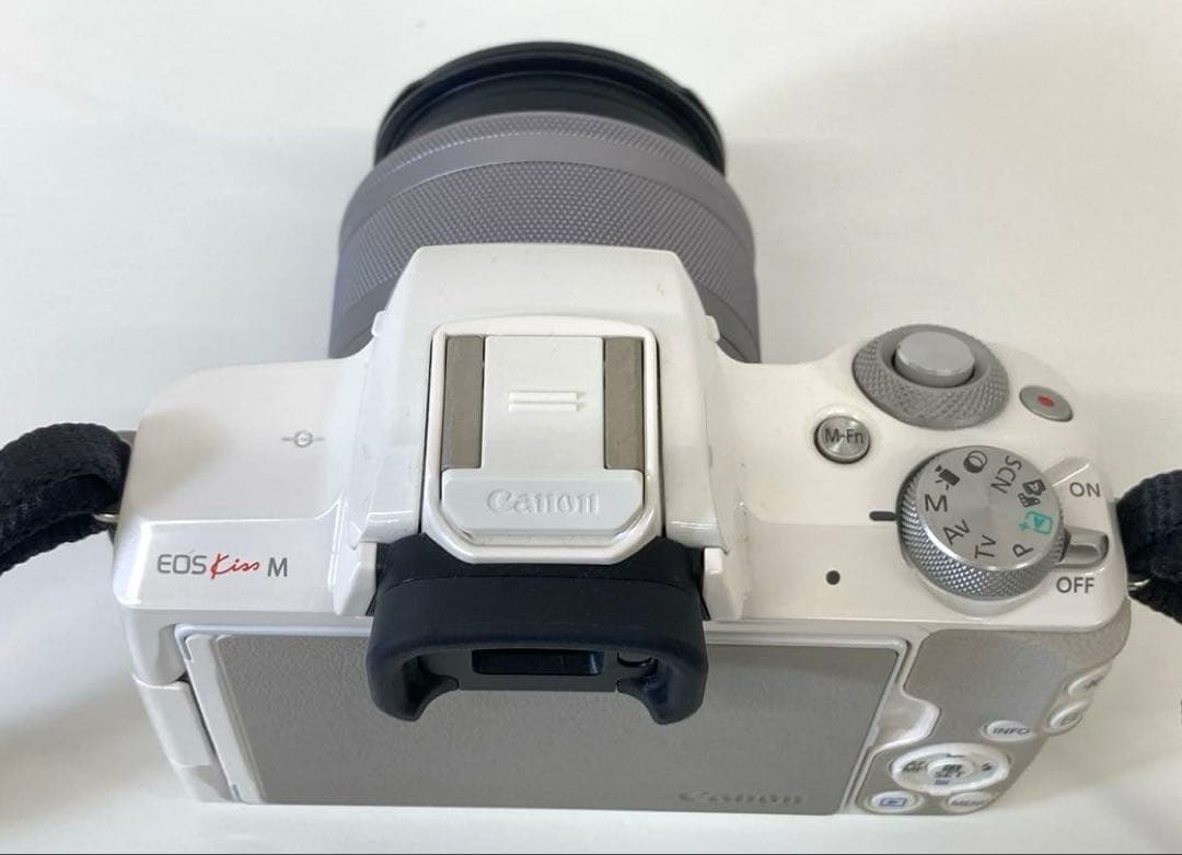 Canon キャノン EOS Kiss M ホワイトミラーレス一眼カメラ