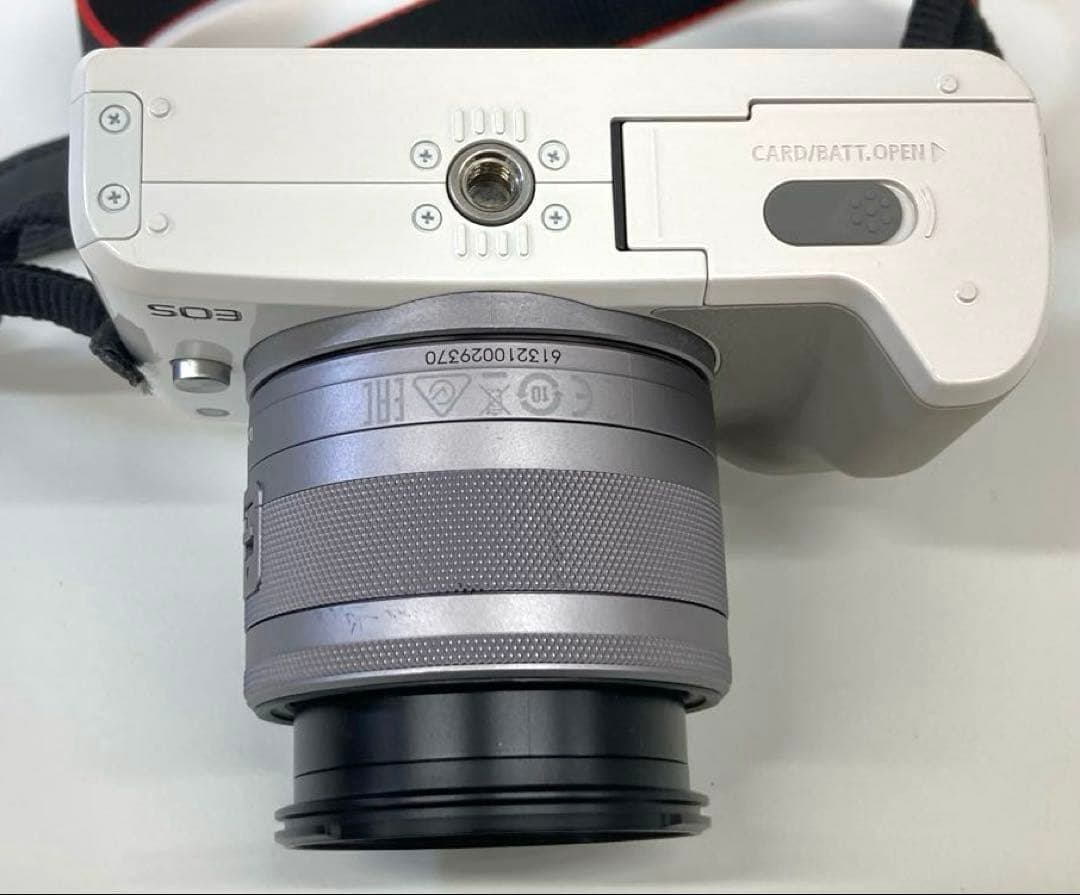 Canon キャノン EOS Kiss M ホワイトミラーレス一眼カメラ