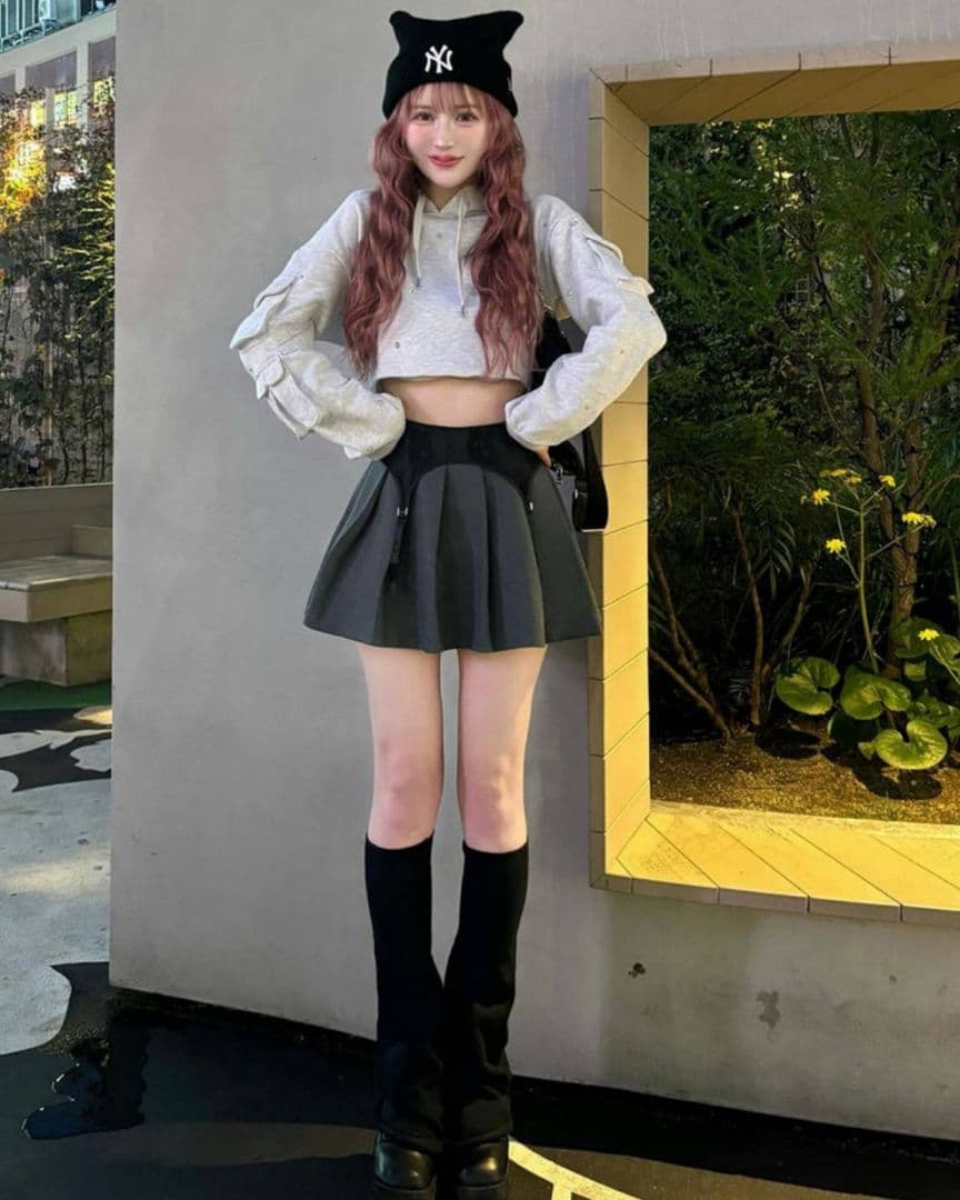 ダーリッチ クロップドビジューフーディ グレー