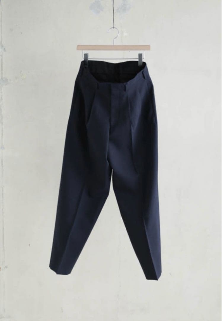 新春セールHEUGN E 2PLEATED TROUSERS NAVY