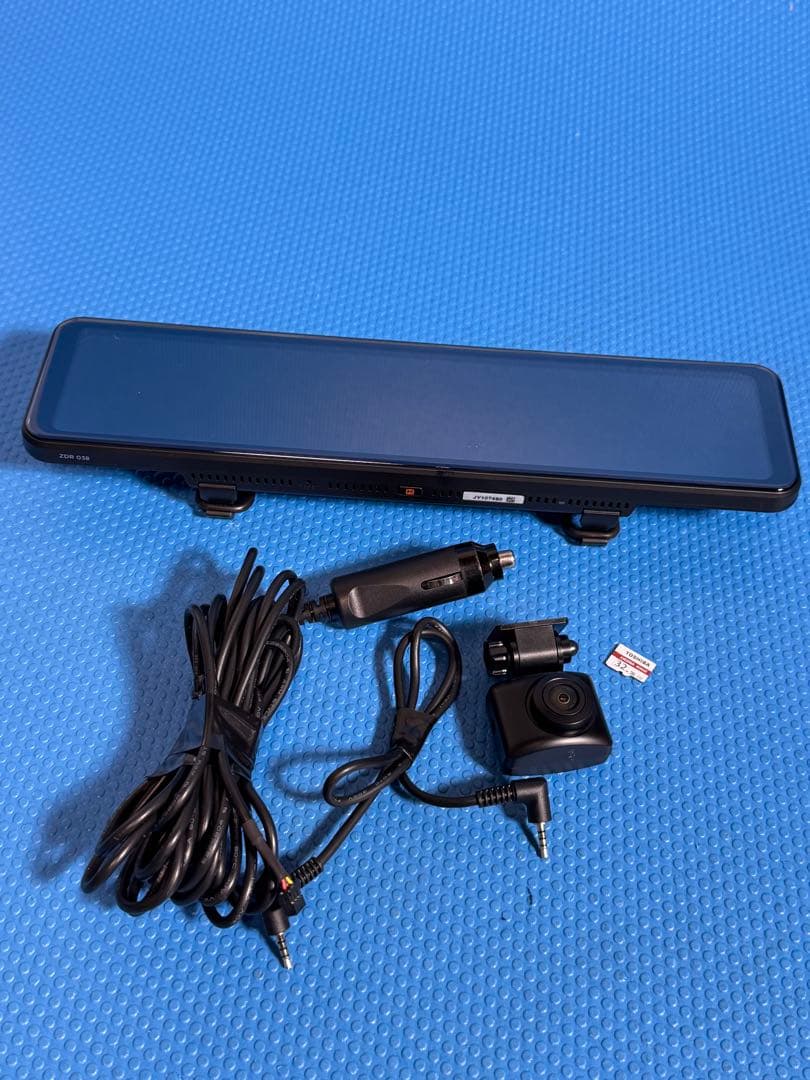 ドライブレコーダー ZDR 038 ルームミラー型 1カメラ付き。