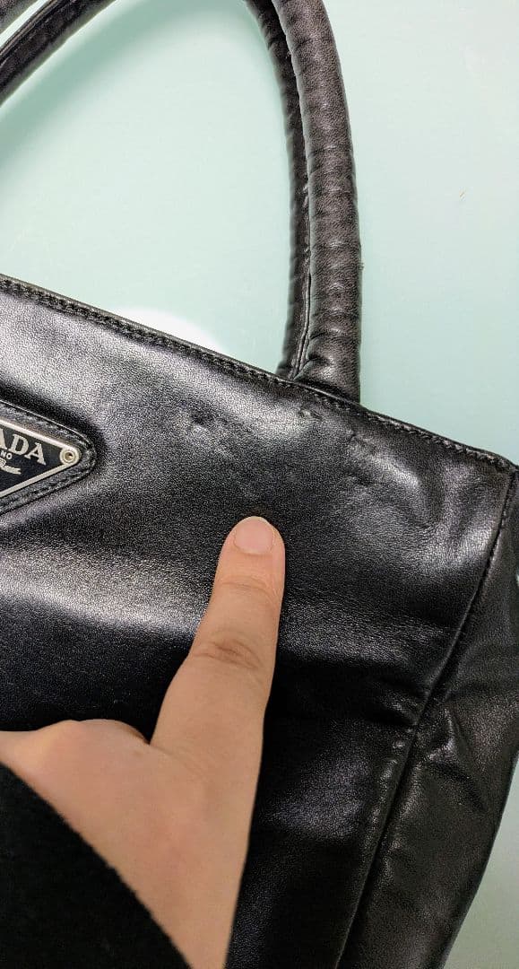 マカロン PRADA ブラック革バッグ