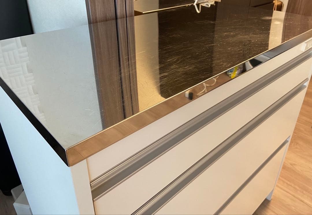 収納物を考えたキッチンカウンター ロータイプ