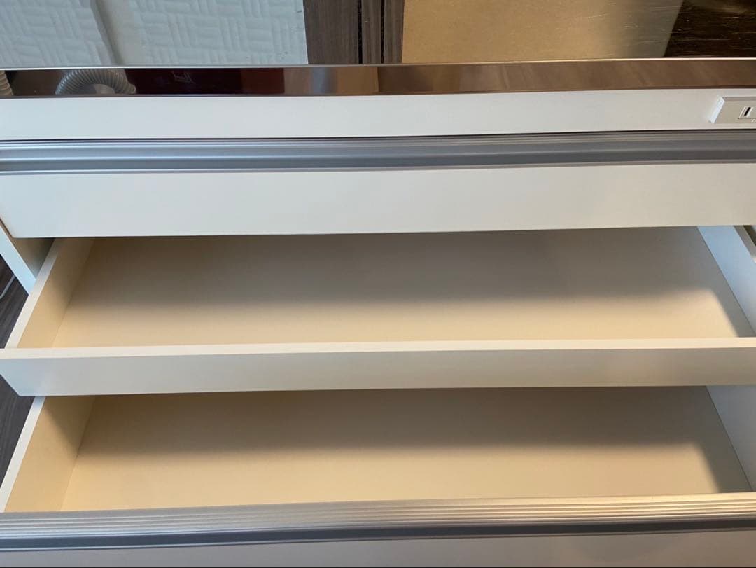 収納物を考えたキッチンカウンター ロータイプ