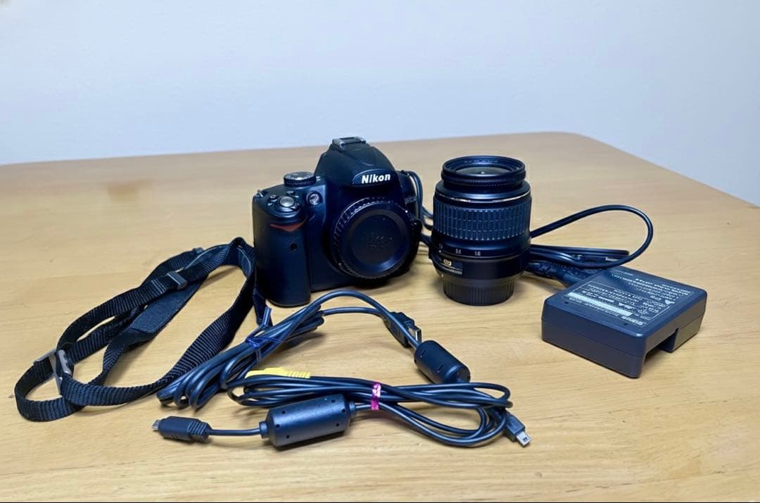 Nikon D5000 デジタル一眼レフカメラ　【SDカード付き】