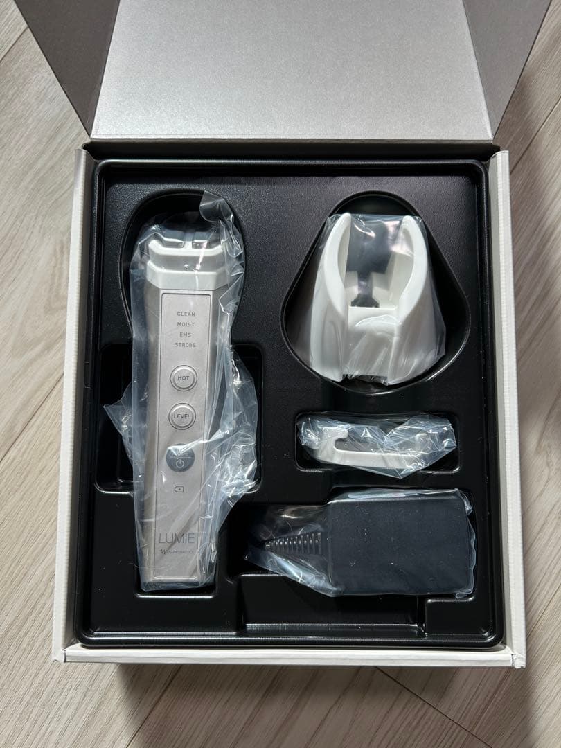 ナリス　ルミエ　美顔器