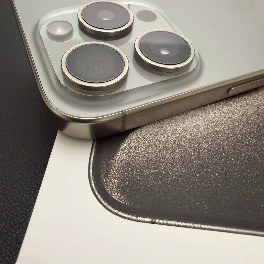 iPhone 15 Pro ナチュラルチタニウム 256 GB SIMフリー