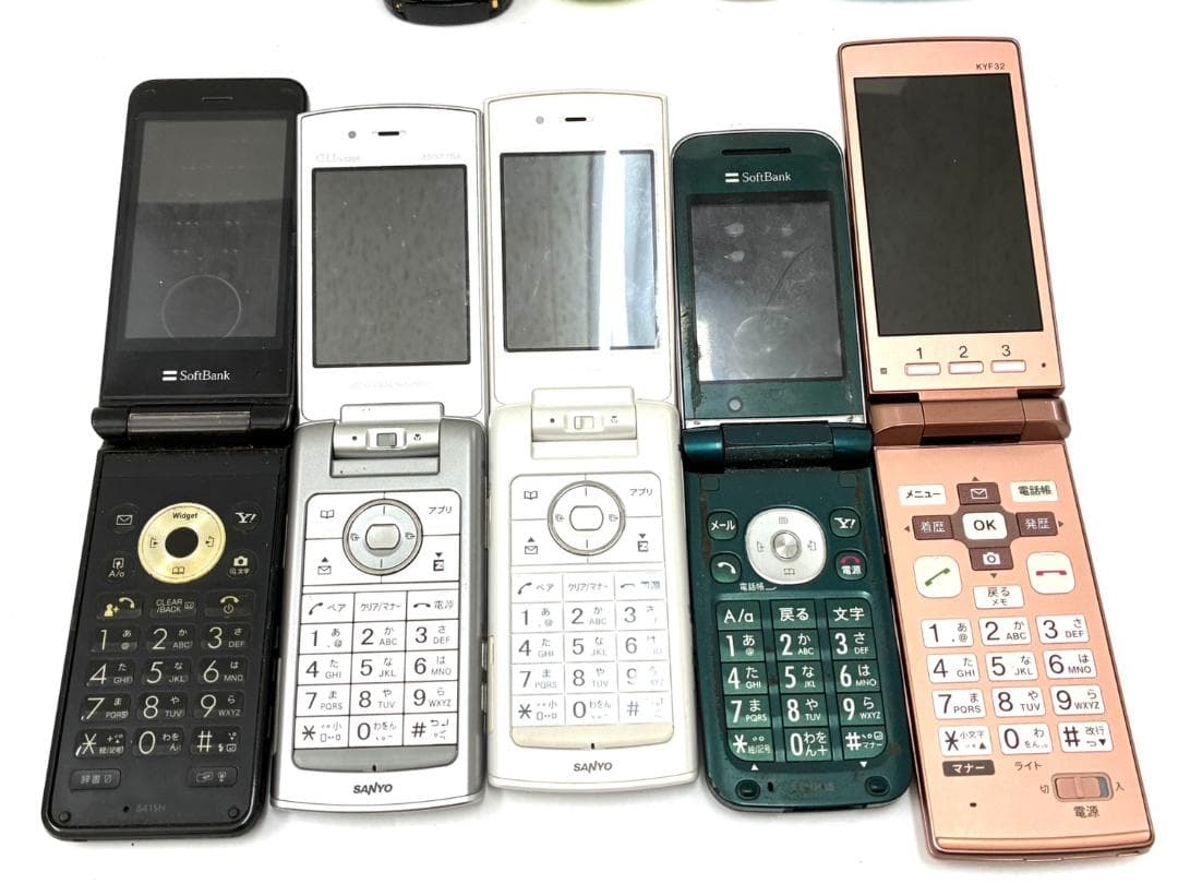 W 携帯電話 ガラケーまとめ 約31台 携帯部品取り 約3kg 平成 ジャンク