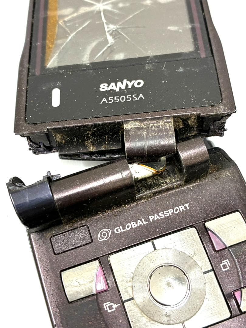 W 携帯電話 ガラケーまとめ 約31台 携帯部品取り 約3kg 平成 ジャンク