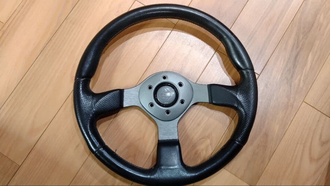 MOMO 3スポーク ステアリング