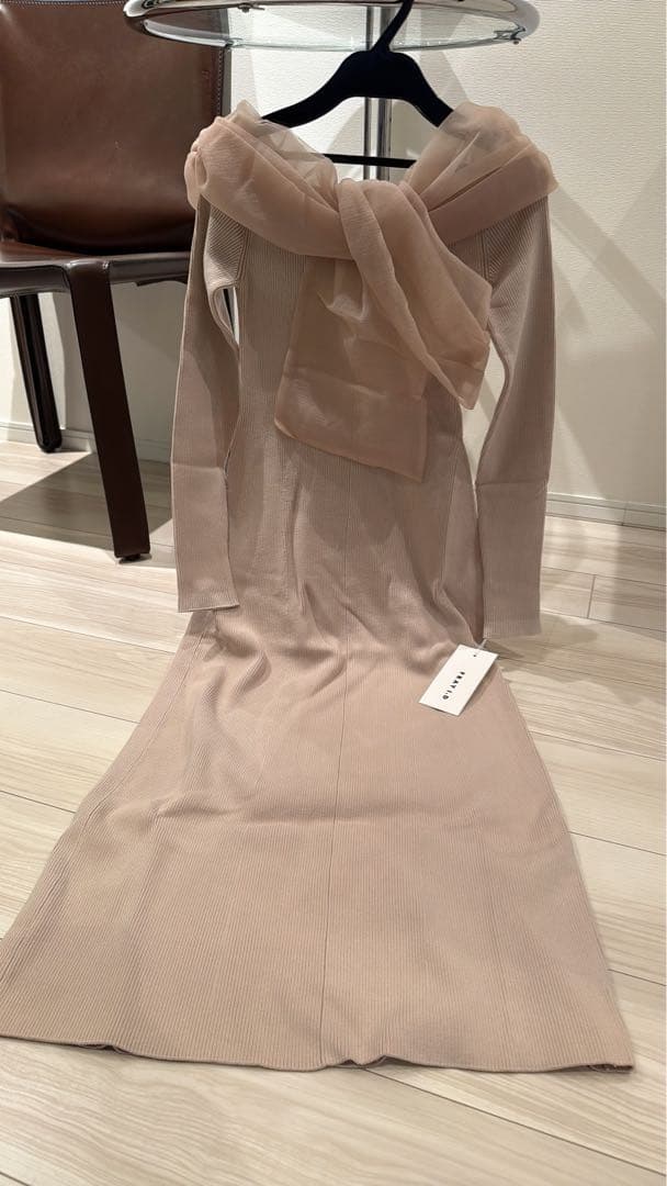 フレイアイディー　新品タグ付き　オフショルニットワンピース　1サイズ