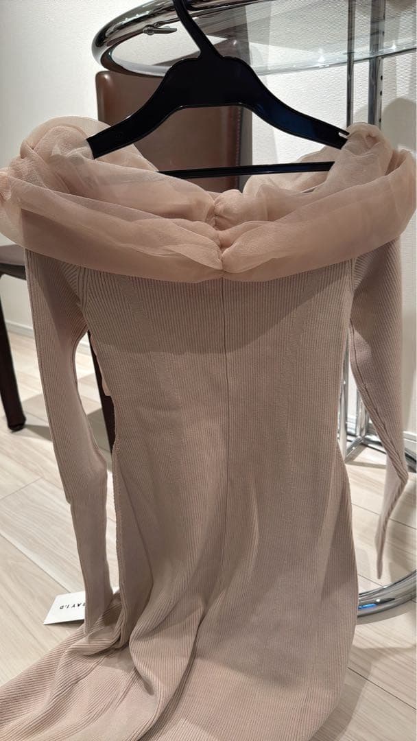 フレイアイディー　新品タグ付き　オフショルニットワンピース　1サイズ