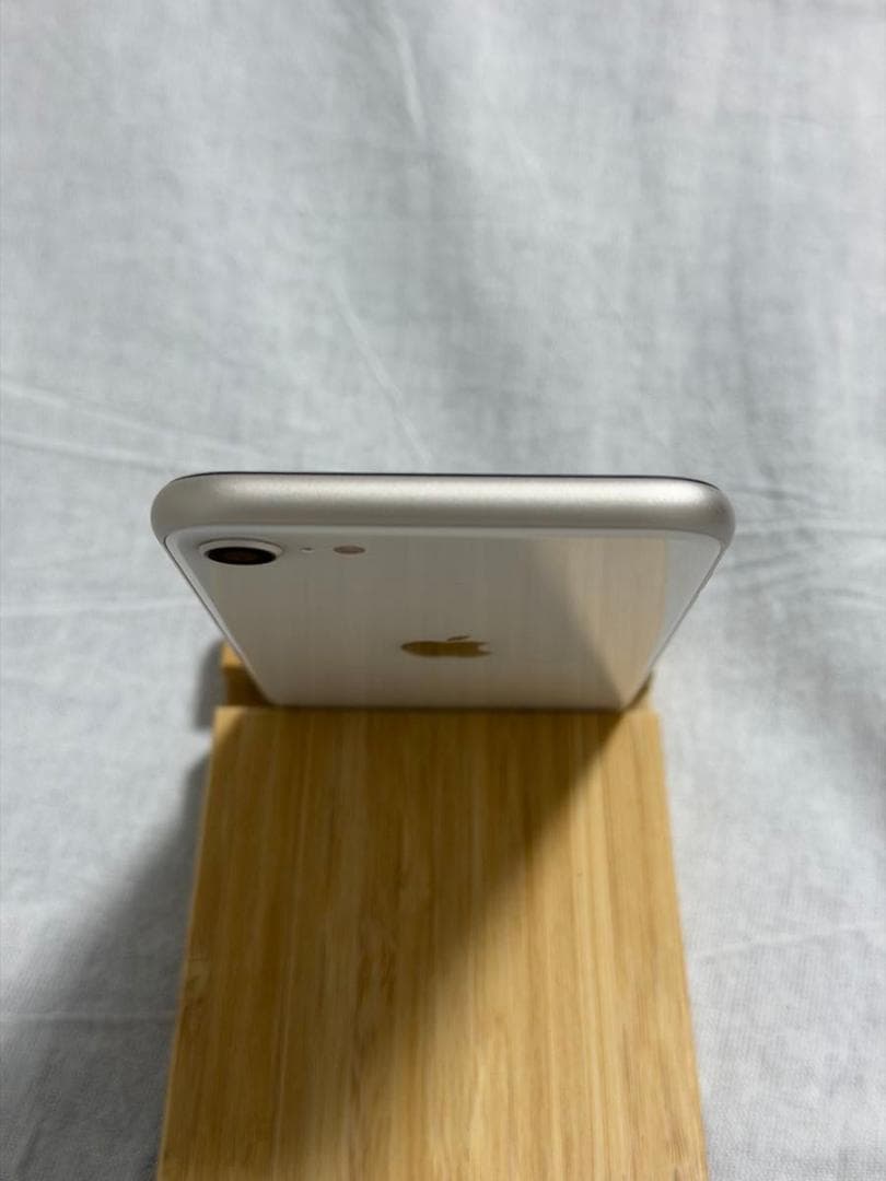 iPhone SE 第3世代 64GB スターライト　SIMフリー 85%