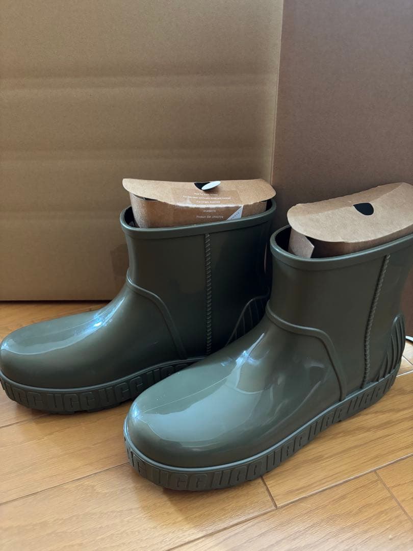 未使用UGGオリーブ色レインブーツ26センチ