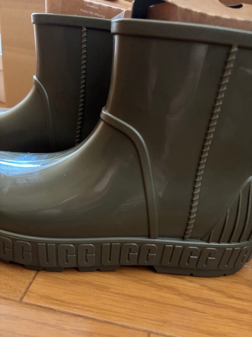未使用UGGオリーブ色レインブーツ26センチ