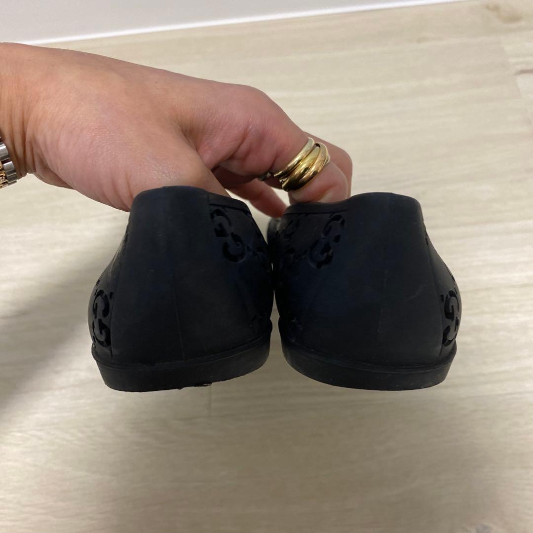 gucci ブラックロゴフラットシューズ
