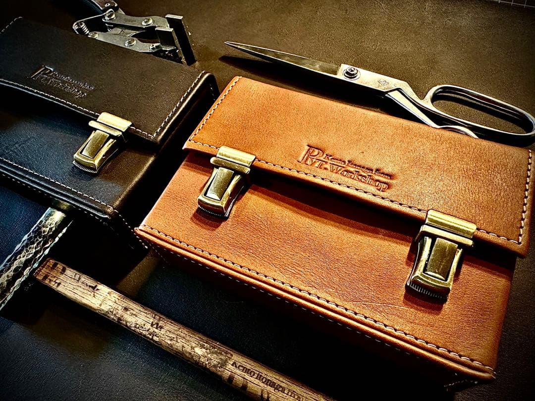 Pvt.Workshop 極 本革 デッキケース キャメル