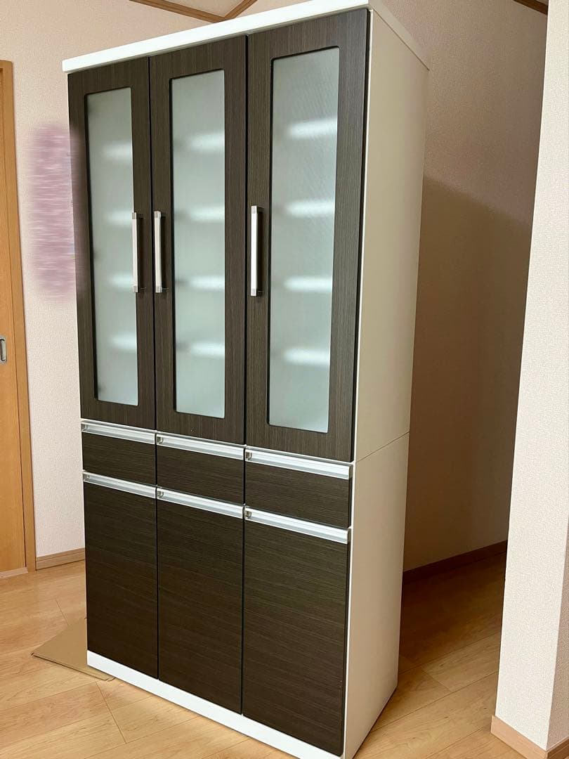 食器棚　３枚扉　ダークブラウン