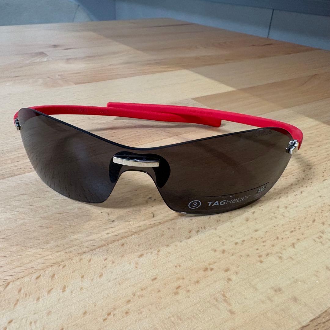 TAG Heuer スポーツサングラス ダークグレー/レッド（正規品）