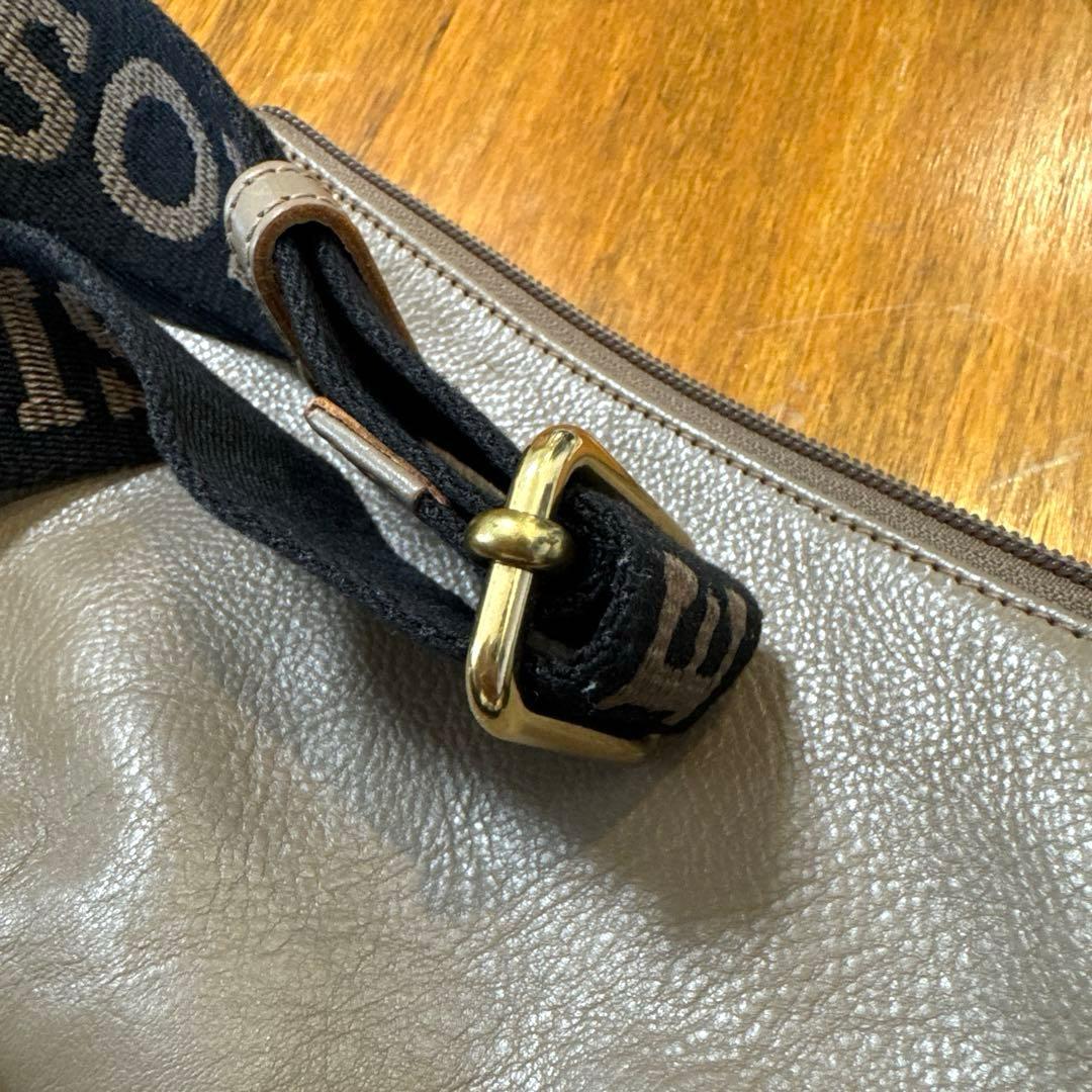 IL BISONTE レザー クロスボディバッグ