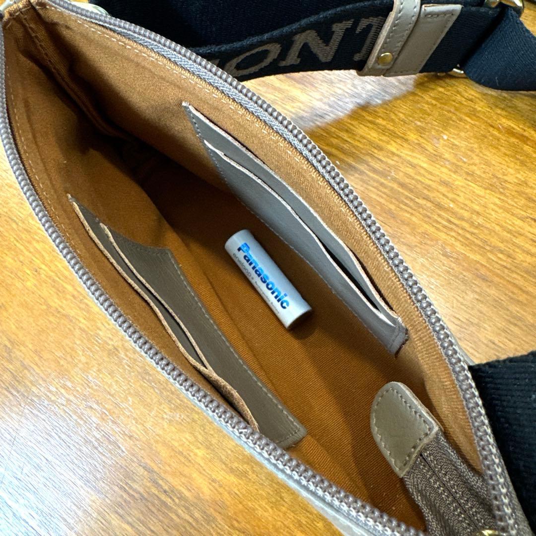 IL BISONTE レザー クロスボディバッグ