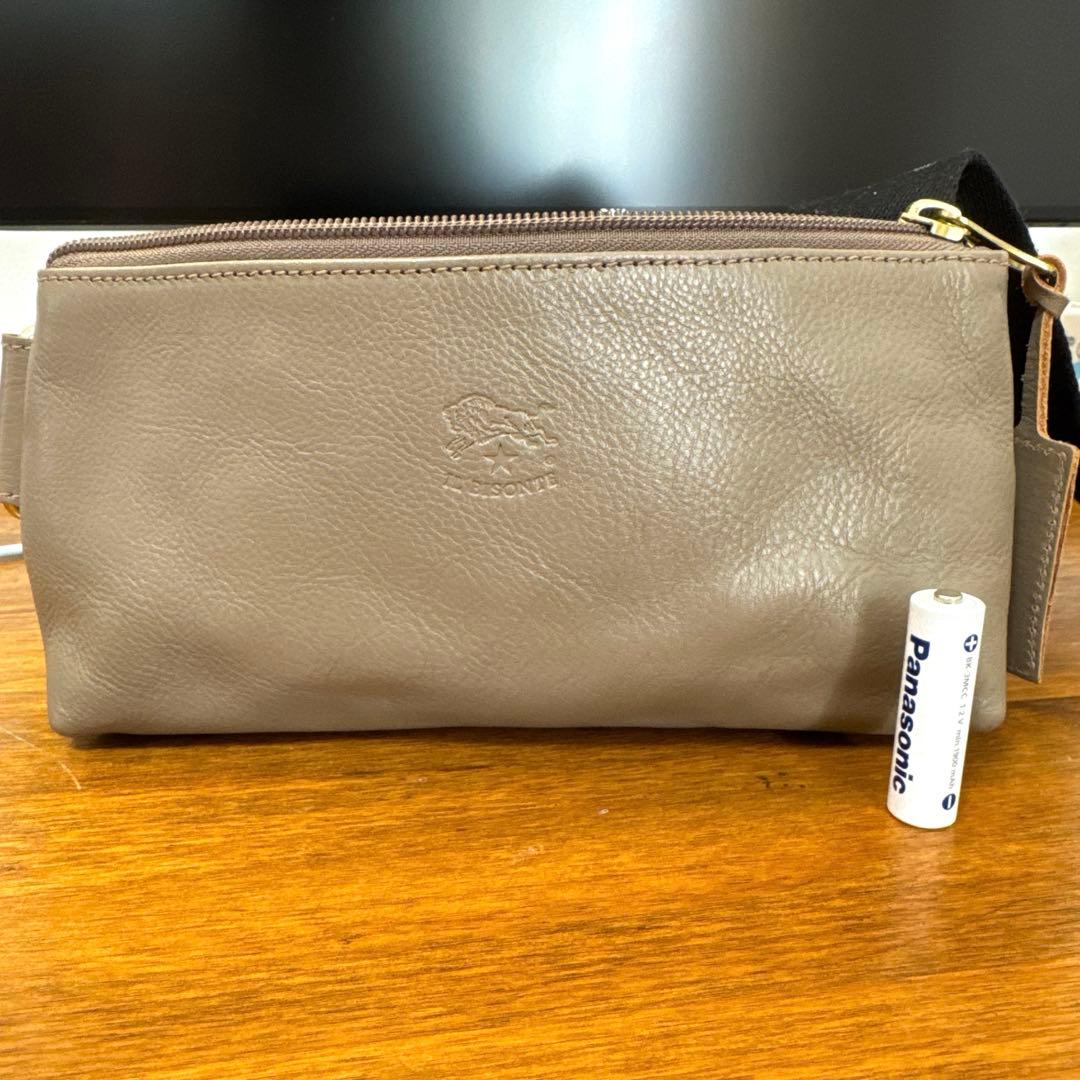 IL BISONTE レザー クロスボディバッグ