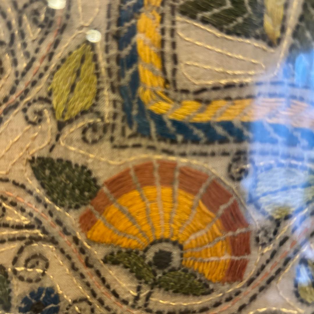 5月末まで 大きな額装 インドの伝統的なハンドメイド総刺繍アート 花と動物