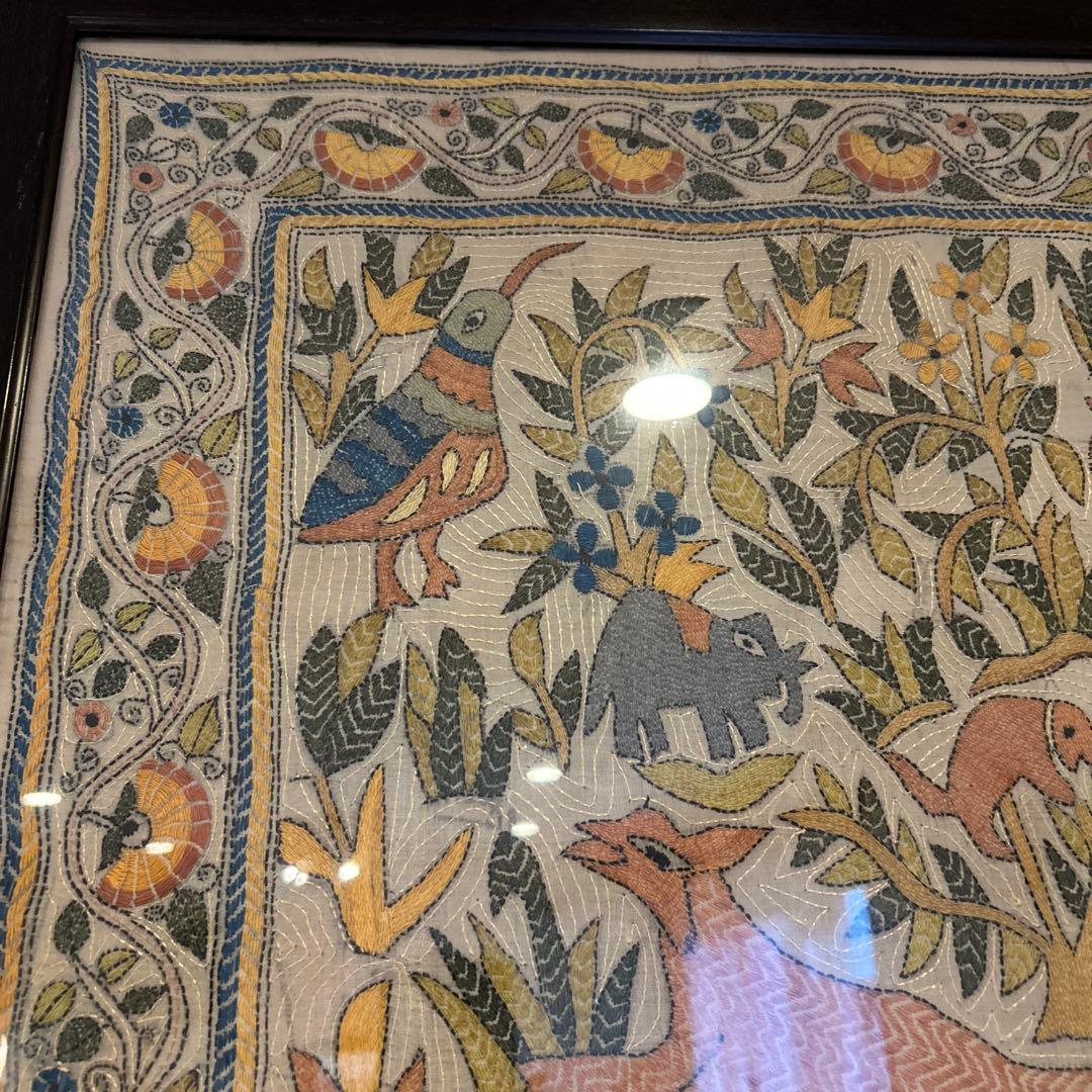 5月末まで 大きな額装 インドの伝統的なハンドメイド総刺繍アート 花と動物