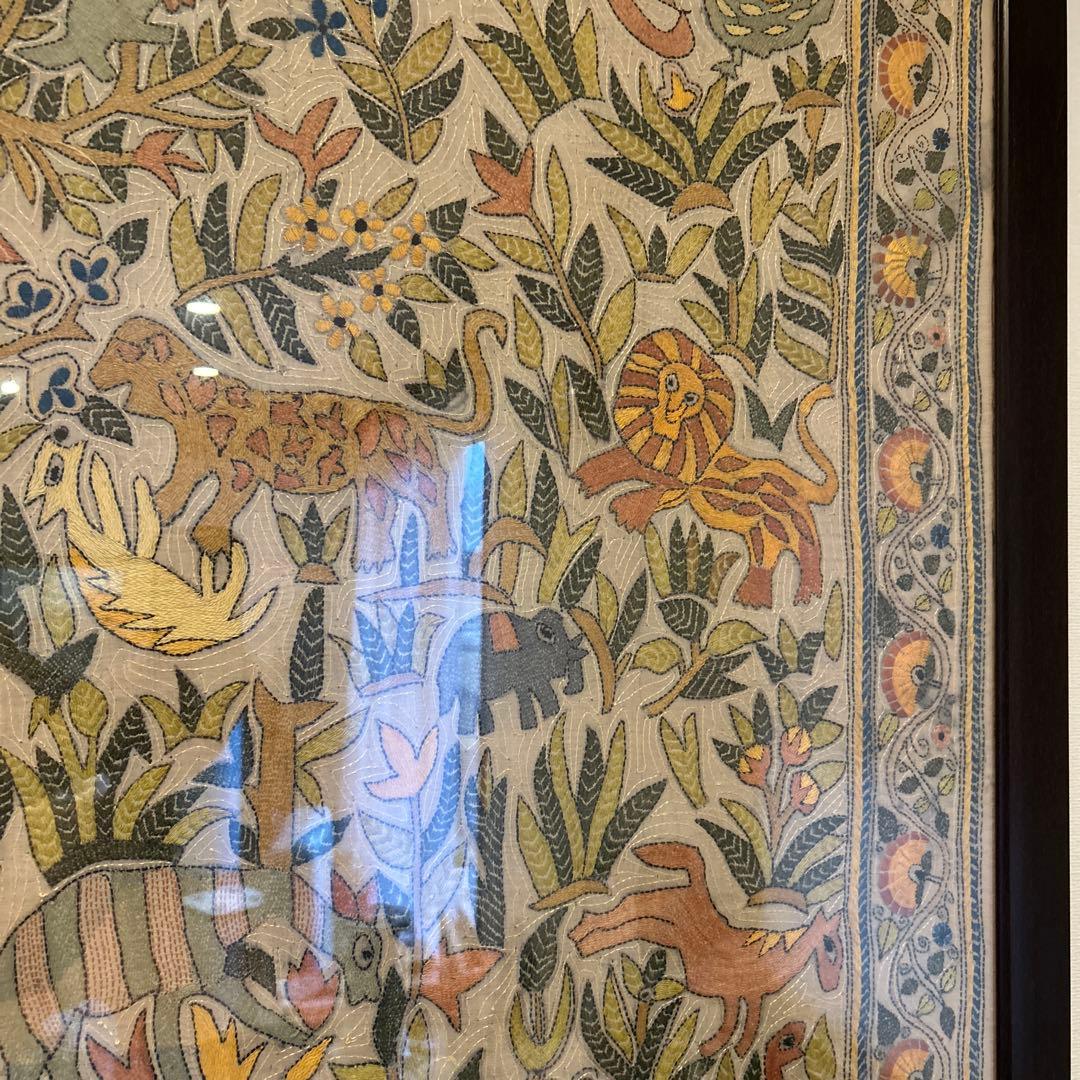 5月末まで 大きな額装 インドの伝統的なハンドメイド総刺繍アート 花と動物