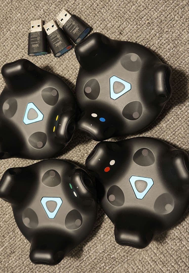 VIVE Tracker 2.0 4個セット　１個外装難あり