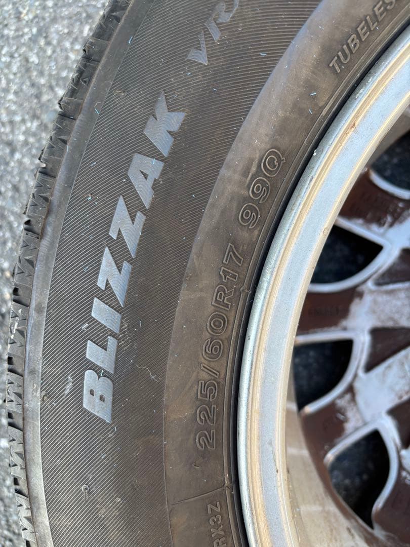 ボルボ ブリザック VRX 3 225/60R17 スタッドレスタイヤ