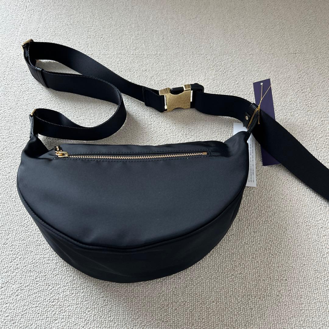 VIOLAd’ORO (ヴィオラドーロ) ナイロンボディバック　ブラック