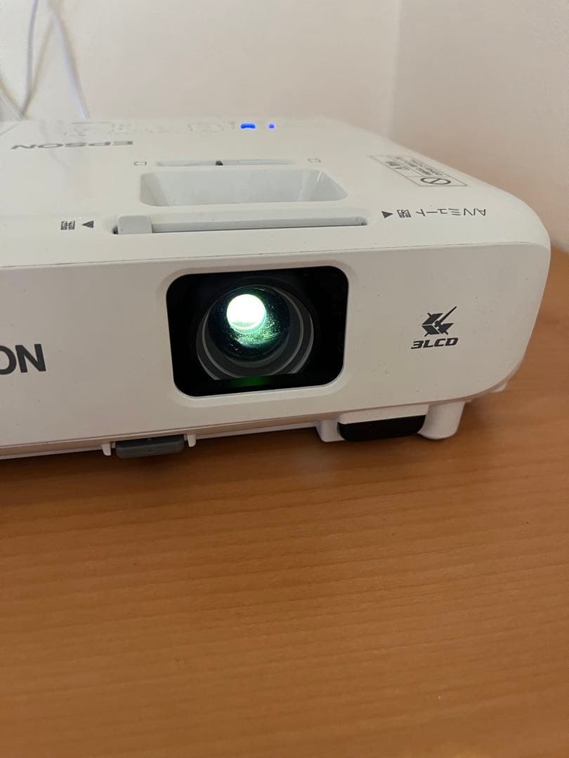 EPSON EB-S05 プロジェクター本体