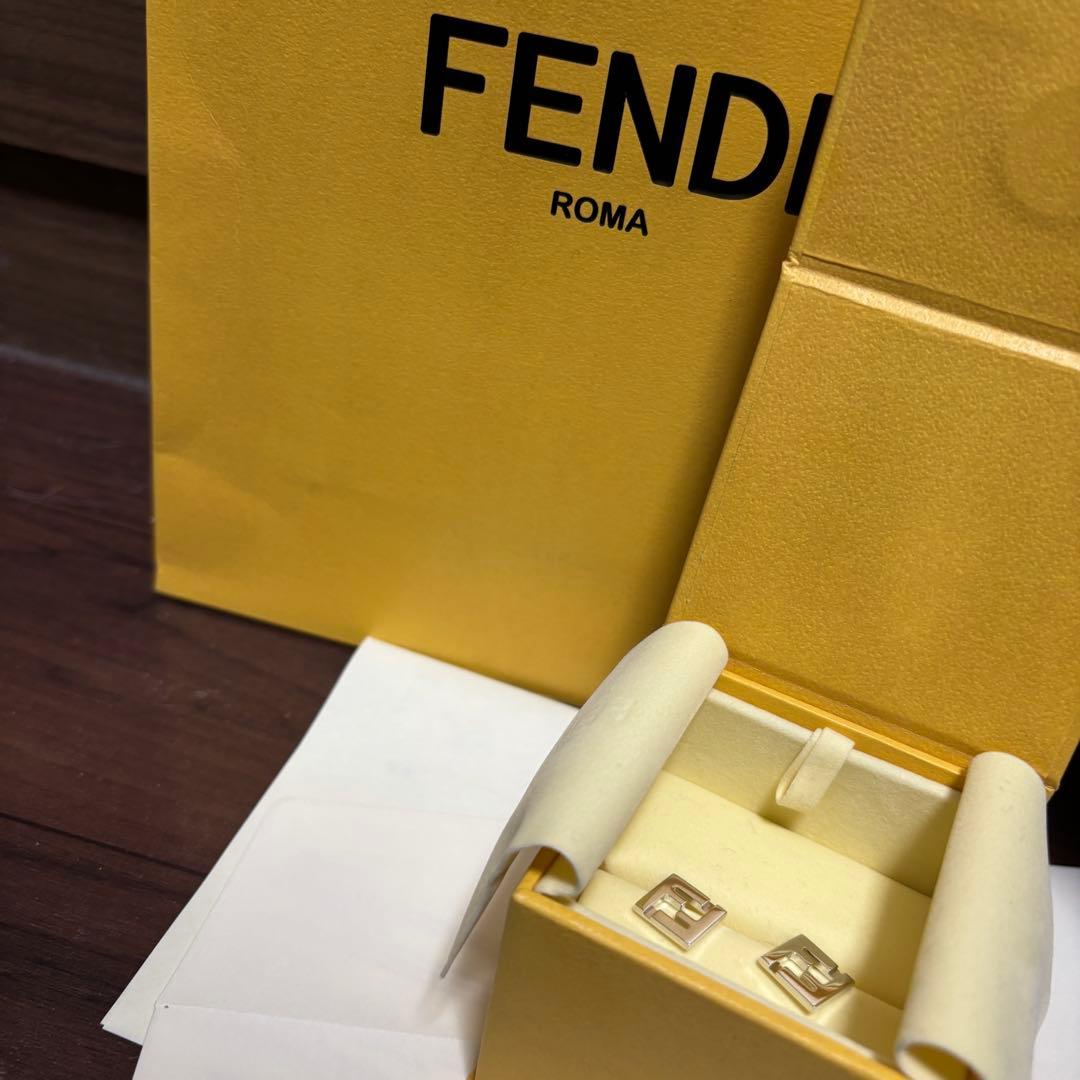 フェンディ　ピアス　新品未使用　交渉可能