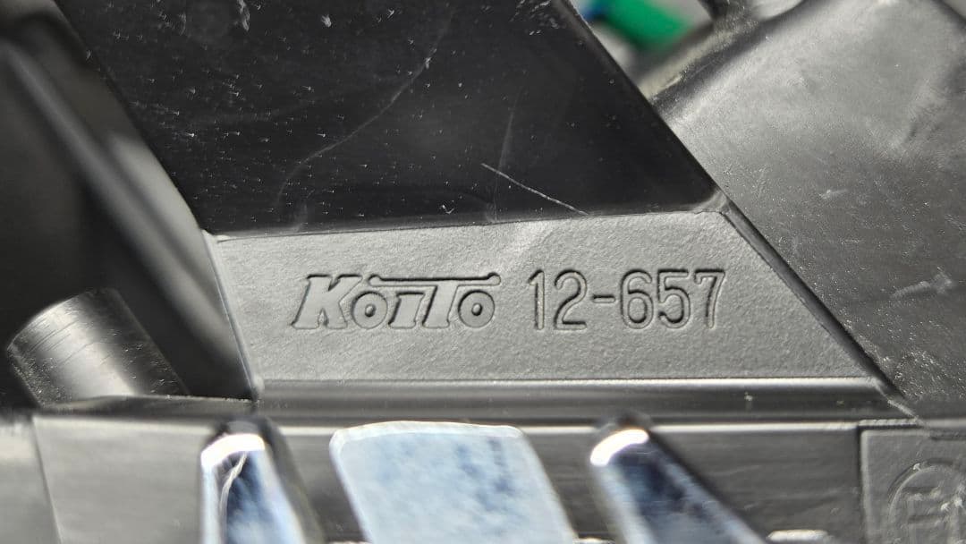 アクシオ 右ヘッドライトLED