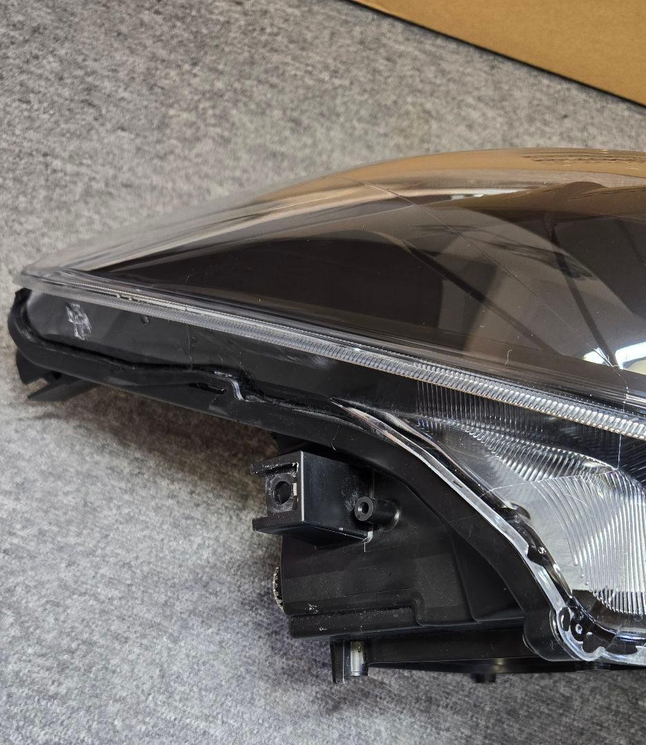 アクシオ 右ヘッドライトLED