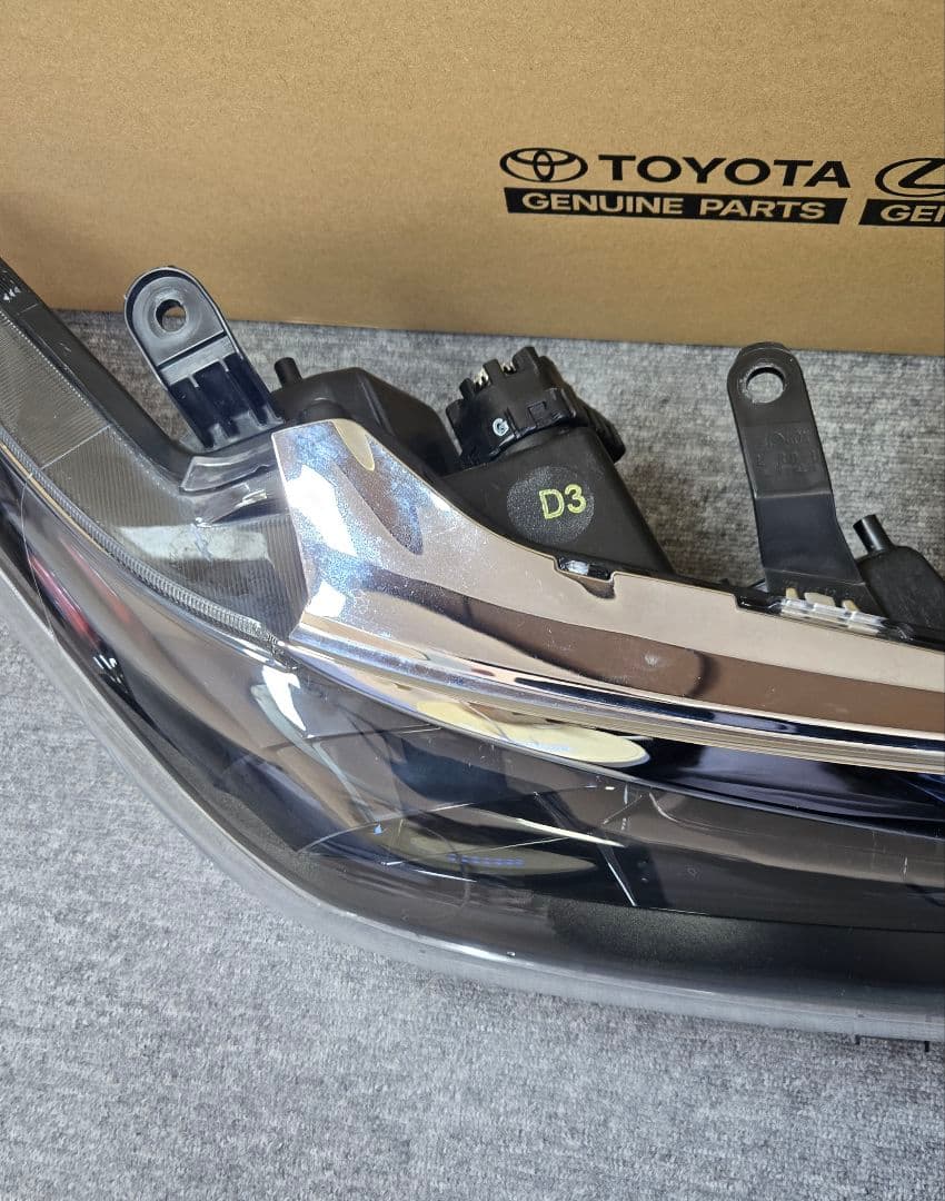 アクシオ 右ヘッドライトLED