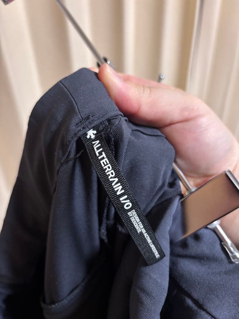 デザインオルテラインio tech wide cargo pant ネイビー