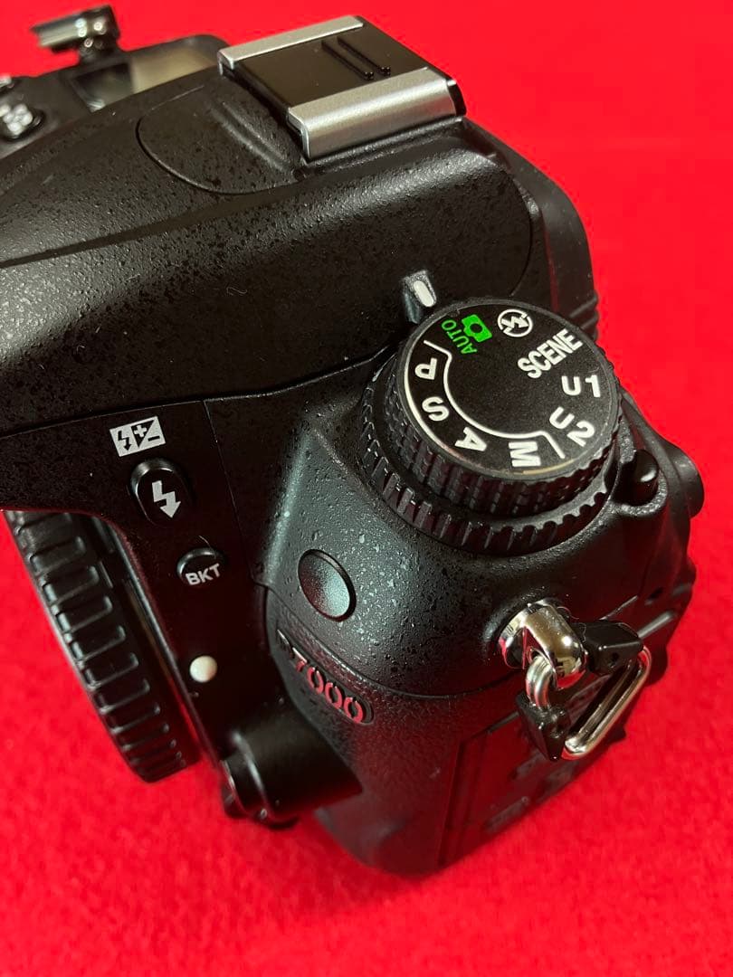 衝撃　これが新品同様 Ｓ1190回 Ｄ7000 18-70mズ-ム