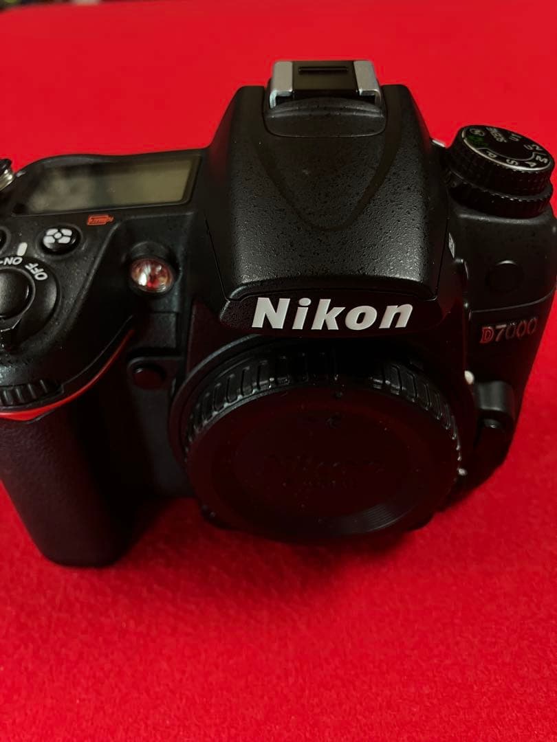 衝撃　これが新品同様 Ｓ1190回 Ｄ7000 18-70mズ-ム