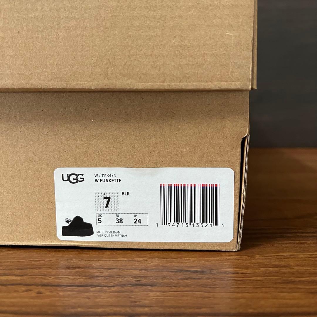 美品 UGG FUNKETTE プラットフォーム スリッパ 黒