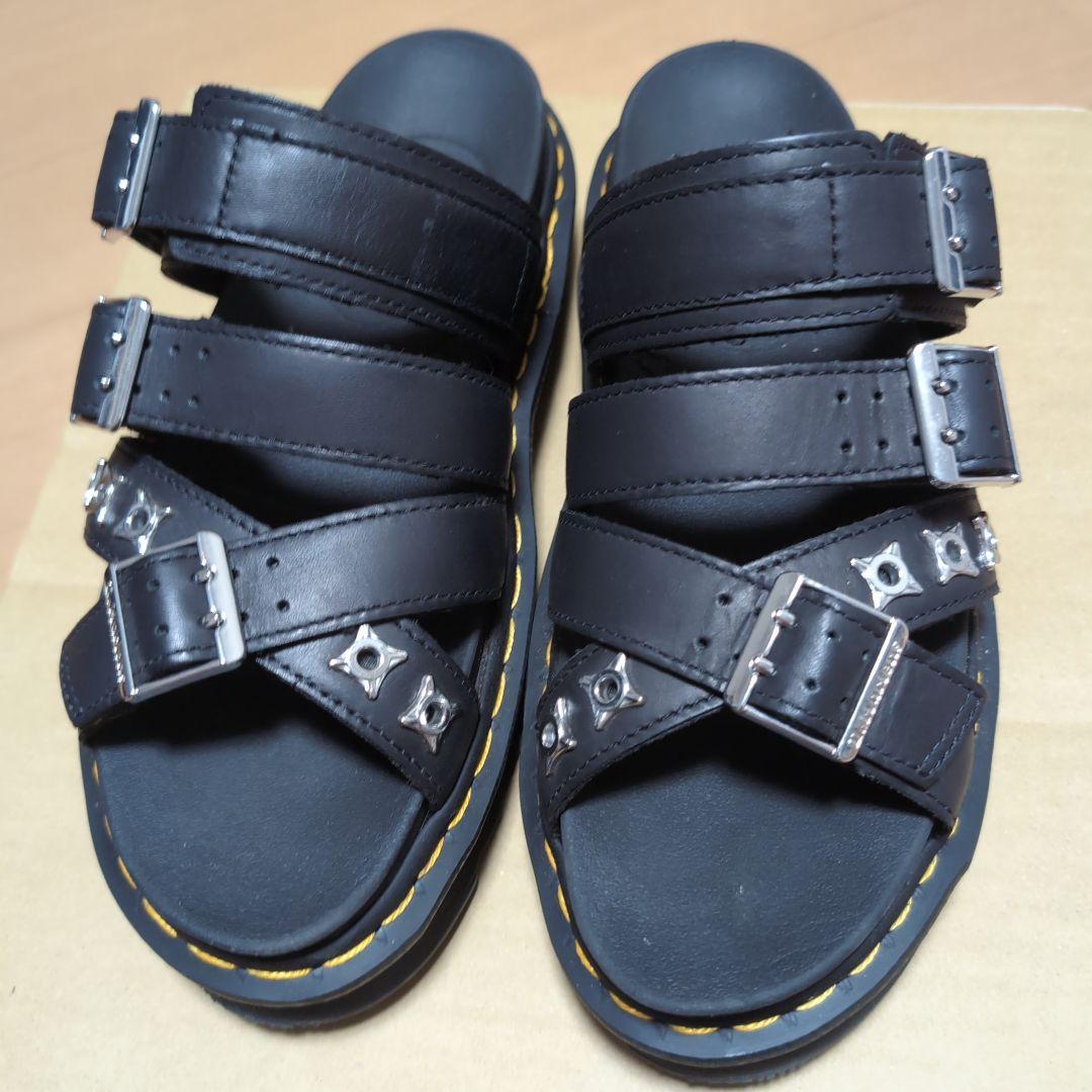 ドクターマーチン　レザーサンダル バックル付き