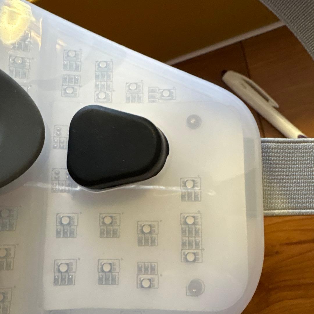 PLEASING SAN プリージングサン　目元美顔器